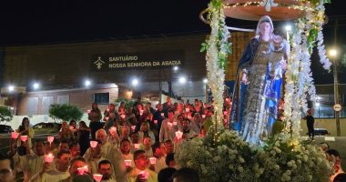 Festa de Nossa Senhora da Abadia reúne fiéis durante celebração religiosa na Cidade de Maria, em Campo Grande.