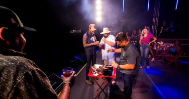 Chef Henrique Soares no Festival de Inverno de Bonito, onde apresentou sabores de Mato Grosso do Sul aos artistas.