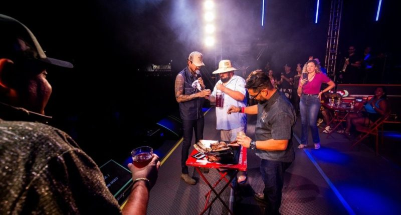 Chef Henrique Soares no Festival de Inverno de Bonito, onde apresentou sabores de Mato Grosso do Sul aos artistas.