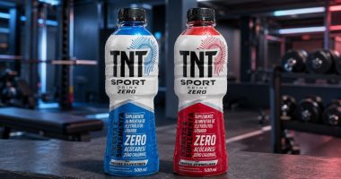 Garrafas de TNT Sport Drink Zero nos sabores Frutas Vermelhas e Frutas Silvestres
