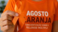 Campanha Agosto Laranja de conscientização sobre a esclerose múltipla e seus principais sinais.