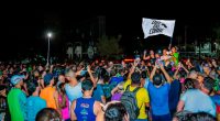 Corredores reunidos para a largada do Dia do Corre na região do Santa Fé, em Campo Grande.