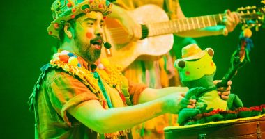 Personagem durante apresentação teatral