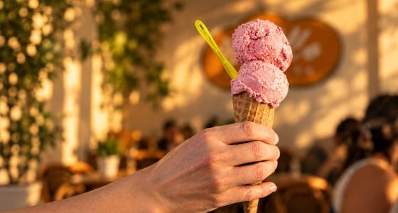 Gelato de Morango Cravejado da PiùBello em Campo Grande.
