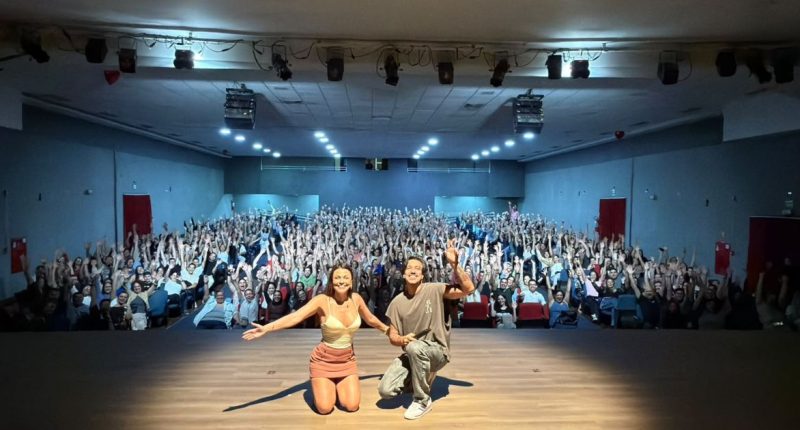 Humoristas Bruna Louise e Afonso Padilha, atrações dos espetáculos realizados pela Realiza Shows em Campo Grande e Cuiabá.