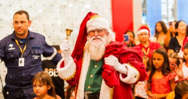 Decoração natalina do Shopping Bosque dos Ipês, que recebe o Papai Noel em 7 de novembro.
