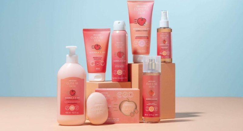 Produtos da linha Cuide-se Bem Acerola e Vai, do Boticário, com hidratantes, body splash e bruma refrescante.