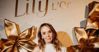 Atriz Philippine Leroy-Beaulieu na campanha do perfume Lily L’Or Elixir do Boticário.