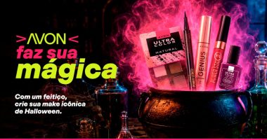 Campanha Avon Faz Sua Mágica com produtos de maquiagem em um caldeirão, inspirada no Halloween.