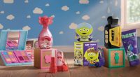 Coleção limitada do Boticário leva personagens de Toy Story para fragrâncias, maquiagem, cuidados pessoais e acessórios.