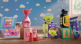 Coleção limitada do Boticário leva personagens de Toy Story para fragrâncias, maquiagem, cuidados pessoais e acessórios.