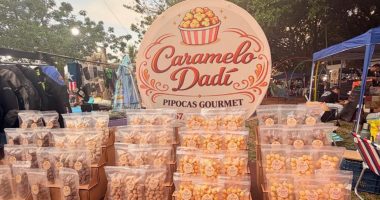 Dádiva Pavão, criadora da Caramelo Dadí Pipocas Gourmet, durante feira em Campo Grande.